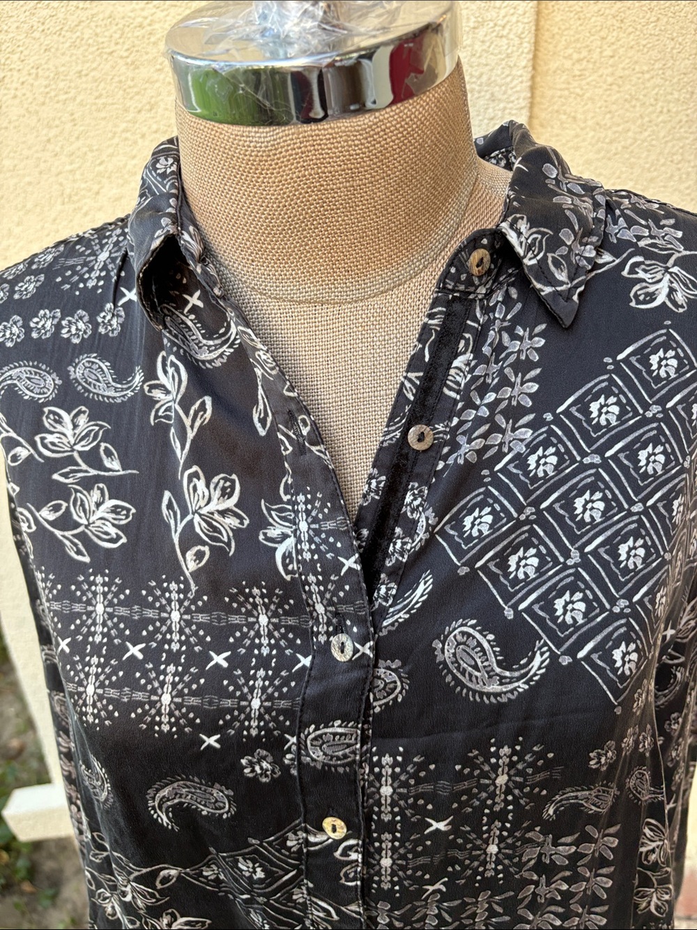 Johnny Was Workshop 100% Silk Embroidered plush Velvet Blouse/Tunic. Worn once - Picture 6 of 15